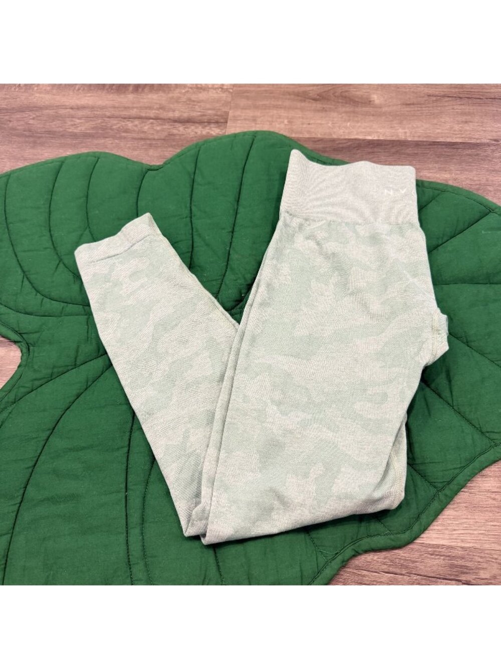 NVGTN Womens Large Camo Seamless Leggings High Waisted Mint Sage Green Gym